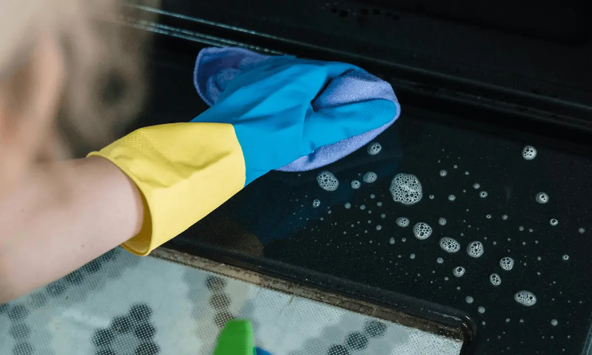 oven-inside-cleaning-in-kingston.webp