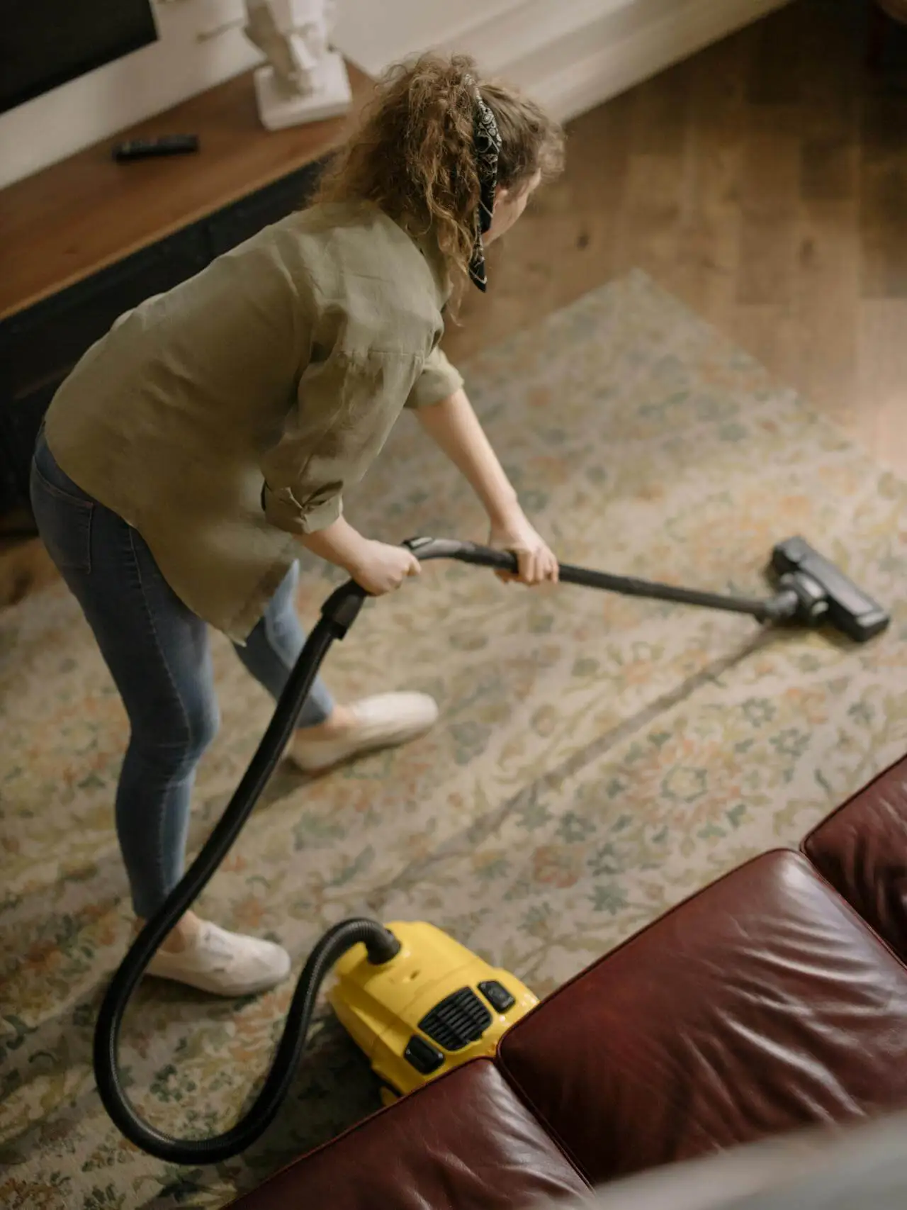 After Builders Cleaning Kingston | 24/7 Cleaners Available 13 cleaning a rug at home in kingston